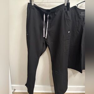 Figs women’s black scrub pant (L)